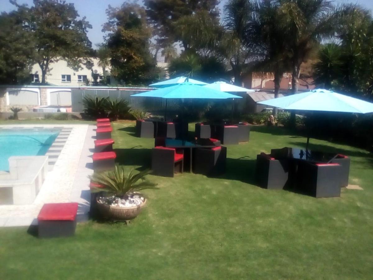 Africa Paradise - Or Tambo Airport Boutique Hotel Бенони Екстериор снимка