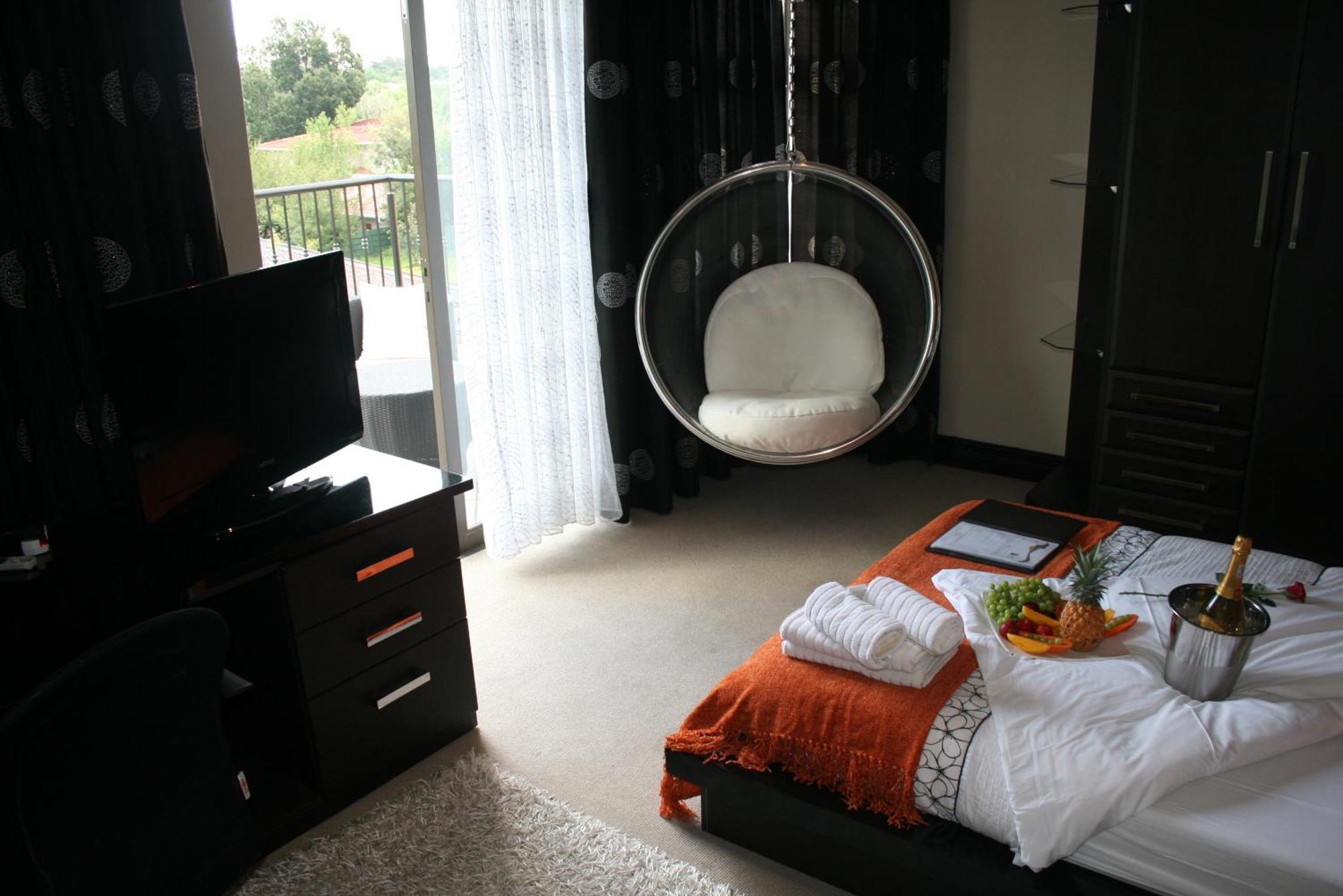 Africa Paradise - Or Tambo Airport Boutique Hotel Бенони Екстериор снимка