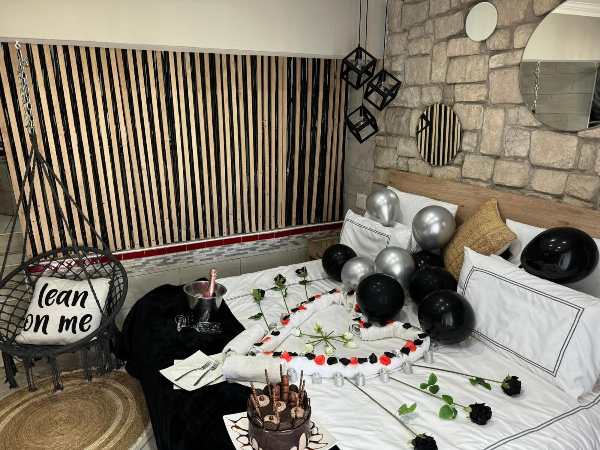 Africa Paradise - Or Tambo Airport Boutique Hotel Бенони Екстериор снимка